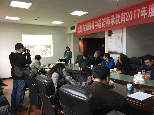 主任委员路永红在会上发言